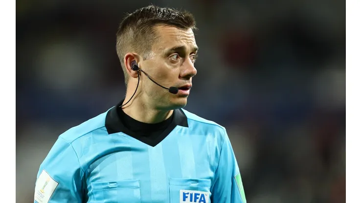 Clement Turpin, el árbitro de Uruguay vs. Corea del Sur en el Mundial.