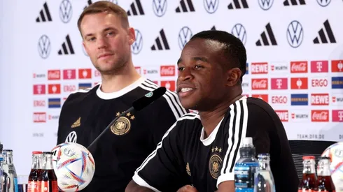 Neuer y Moukoko, en la rueda de prensa de Alemania este sábado.
