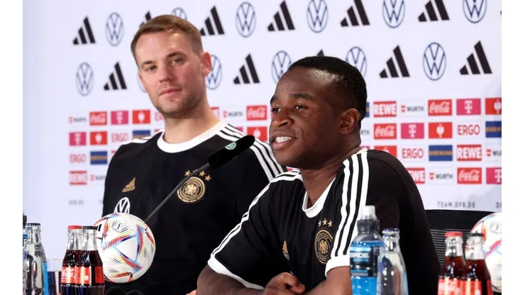 Neuer y Moukoko, en la rueda de prensa de Alemania este sábado.