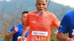 Récords que no: corrió un maratón fumando cigarrillos