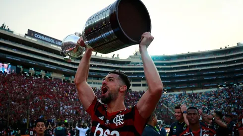 Pablo Marí fue apuñalado en un centro comercial a las afueras de Milán.