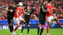 Acción de juego entre Juventus y Benfica.