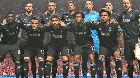Juventus en formación ante Benfica.