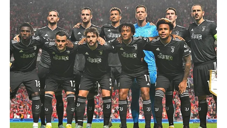 Juventus en formación ante Benfica.