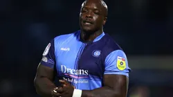 Adebayo Akinfenwa dio su último paso en su carrera con el Wycombe Wanderers.