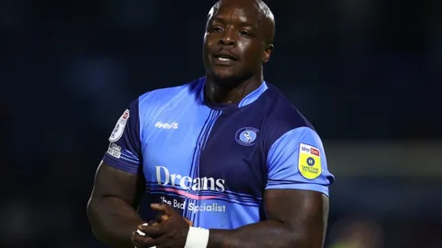 Adebayo Akinfenwa dio su último paso en su carrera con el Wycombe Wanderers.