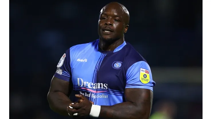 Adebayo Akinfenwa dio su último paso en su carrera con el Wycombe Wanderers.