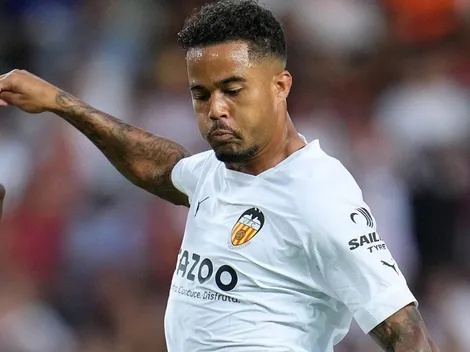 Golazo histórico de Justin Kluivert con Valencia tras asistencia de Edinson Cavani