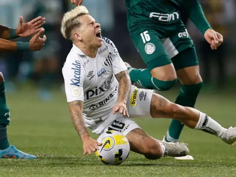 Pidió el cambio: Soteldo salió lesionado del partido de Santos