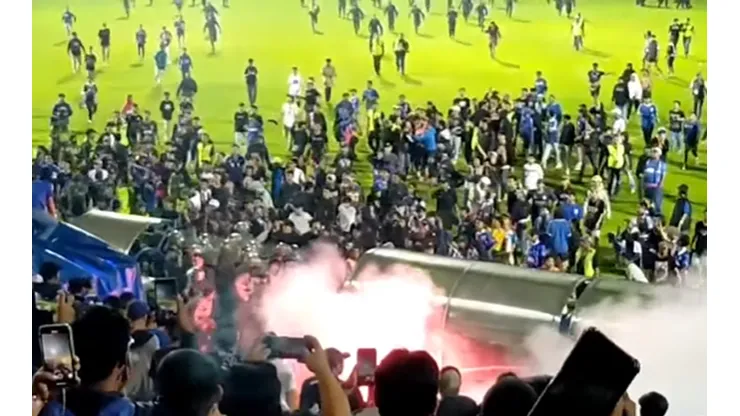 Tragedia en el fútbol de Indonesia tras el clásico entre Arema FC y Persebaya