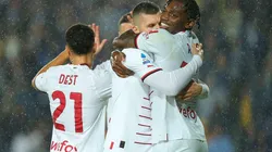 Festejo de gol de Milan.