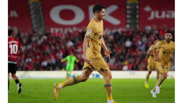 Lewy en festejo de gol con Barcelona.