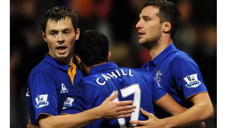 Diniyar Bilyaletdinov (izquierda) con Everton.