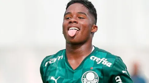 Endrick en jugo con inferiores de Palmeiras.