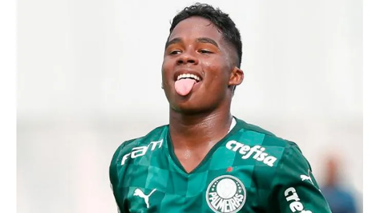 Endrick en jugo con inferiores de Palmeiras.