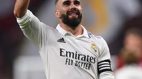 Dani Carvajal y el patrocinador Fly Emirates.