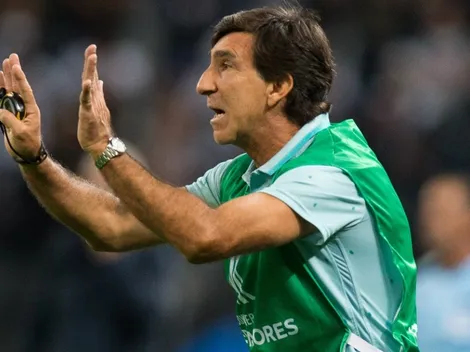 Costas debutará con Bolivia dirigiendo ¡por teléfono!