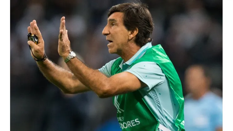Gustavo Costas tendrá un particular debut con la selección de Bolivia.