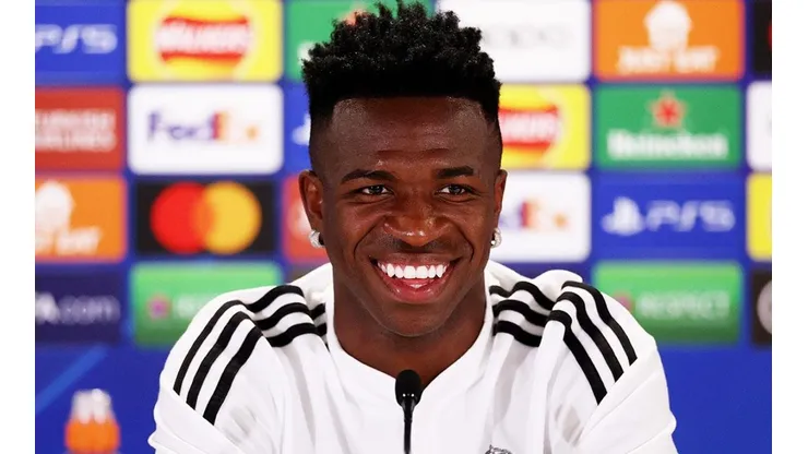 Vinicius Junior en conferencia con Real Madrid.