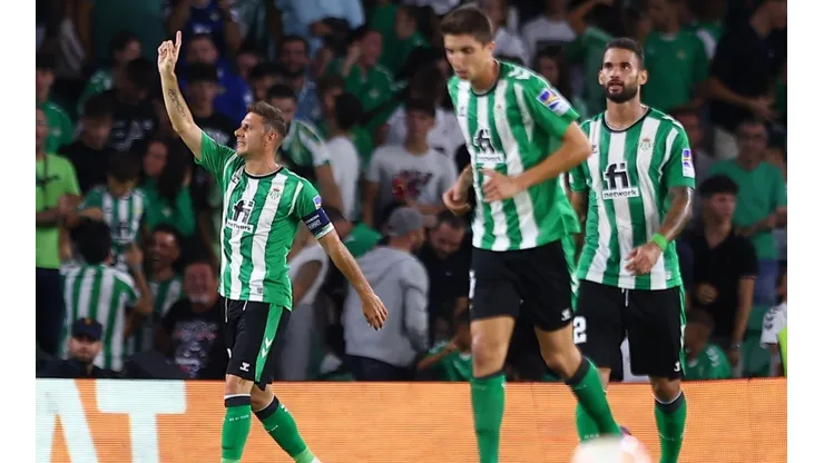 Joaquín clavó un golazo y fue figura en el sufrido triunfo de Betis.