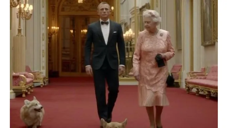 La Reina que inauguró un Juego Olímpico con James Bond