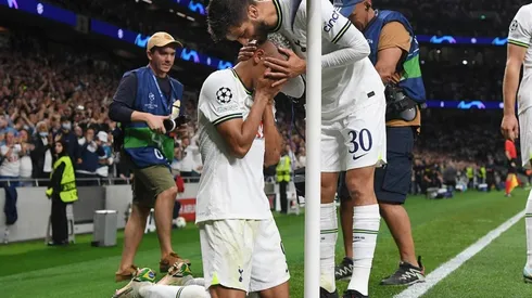 Richarlison en festejo de gol.