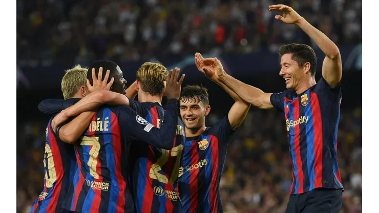 Robert Lewandowski y el festejo con sus compañeros en un festival de Barcelona.