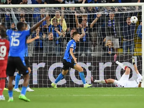 Hrádecký se metió al arco con la pelota y le costó un gol en contra al Leverkusen