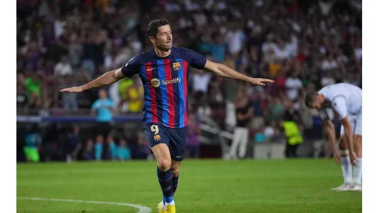 Dos goles en 45 minutos para Lewandowski en su estreno en Champions con Barcelona.