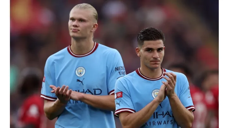 Erling Haaland y Julián Álvarez, tras un partido de Premier League con Manchester City.