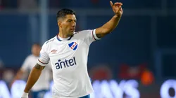 Luis Suárez fue héroe en el clásico uruguayo.