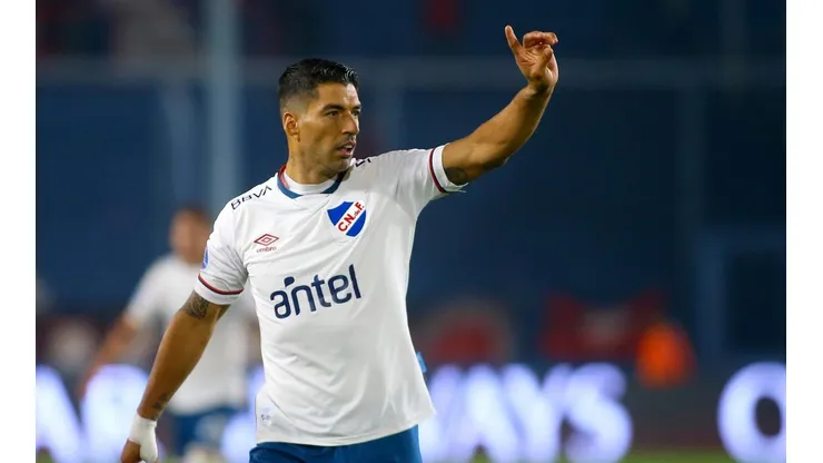 Luis Suárez fue héroe en el clásico uruguayo.