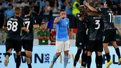 Festejo de gol de Napoli.