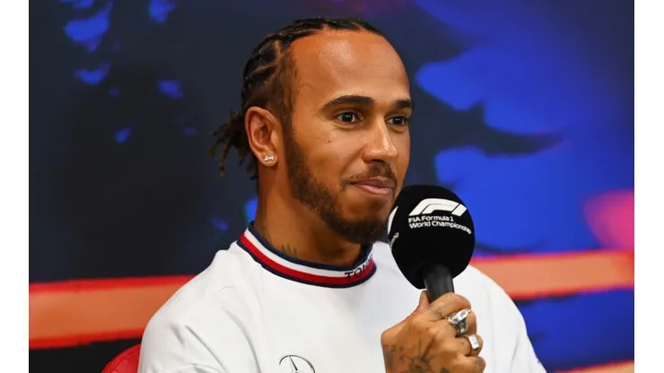 Lewis Hamilton habló de los rumores que lo involucran con una posible compra de Manchester United.