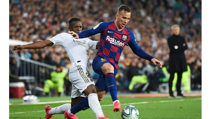 Arthur, ex Barcelona, en un clásico ante Real Madrid.