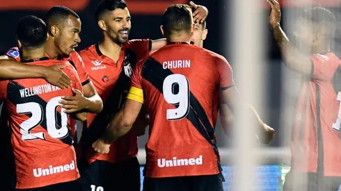Festejo de gol de Atlético Goianiense.
