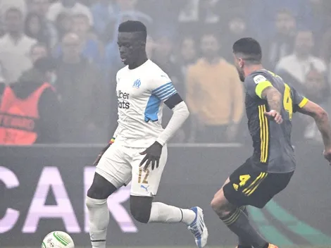 Insólito: cambió de equipo ¡en pleno aeropuerto! y, al final, no pasó la revisión médica