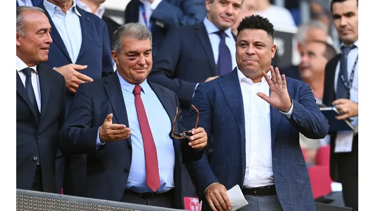 Joan Laporta junto a Ronaldo Nazário.