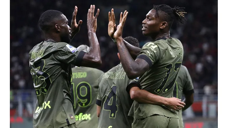 Festejo de gol de Milan.