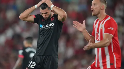 Sevilla lamentando ante Almería.