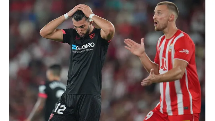 Sevilla lamentando ante Almería.