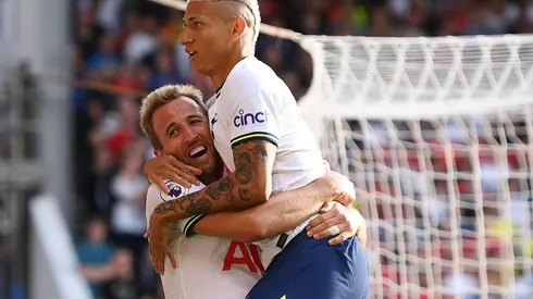 Kane y Richarlison celebran su golazo