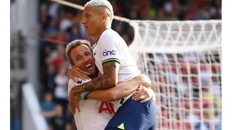 Kane y Richarlison celebran su golazo