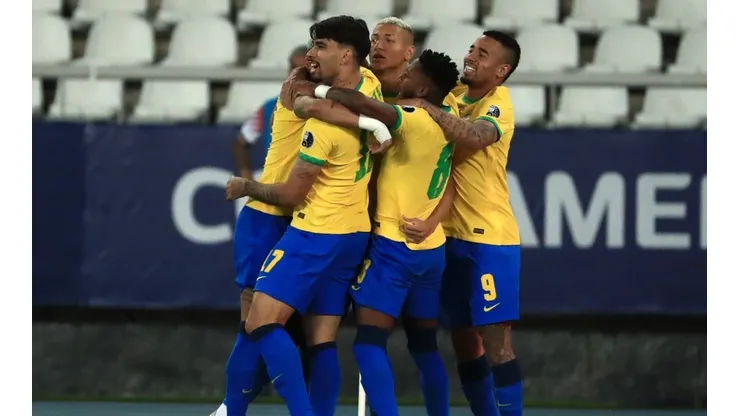Llega a la Premier League en la previa a Qatar 2022 con Brasil.