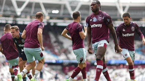West Ham en calentamiento por Premier League.