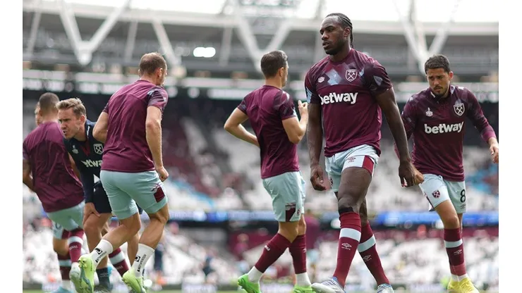 West Ham en calentamiento por Premier League.