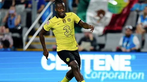 Batshuayi en acción con Chelsea.