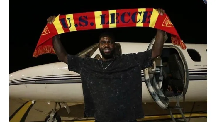 Umtiti arribó a Italia para firmar con Lecce.