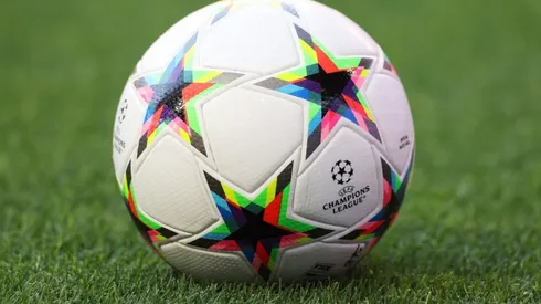 La nueva pelota de la UEFA Champions League 2022-23.