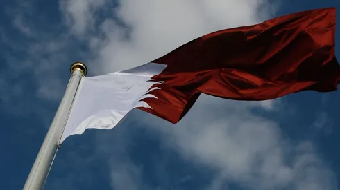 La bandera de Qatar, país anfitrión de la Copa del Mundo 2022.